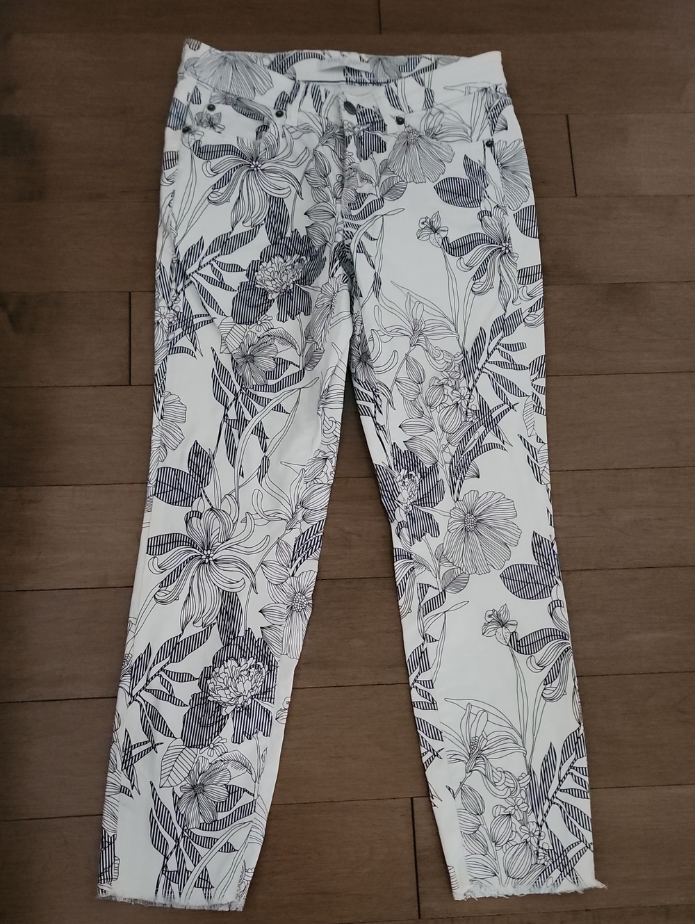 White Floral-Print Skinny Jeans for Women / Made In Poland